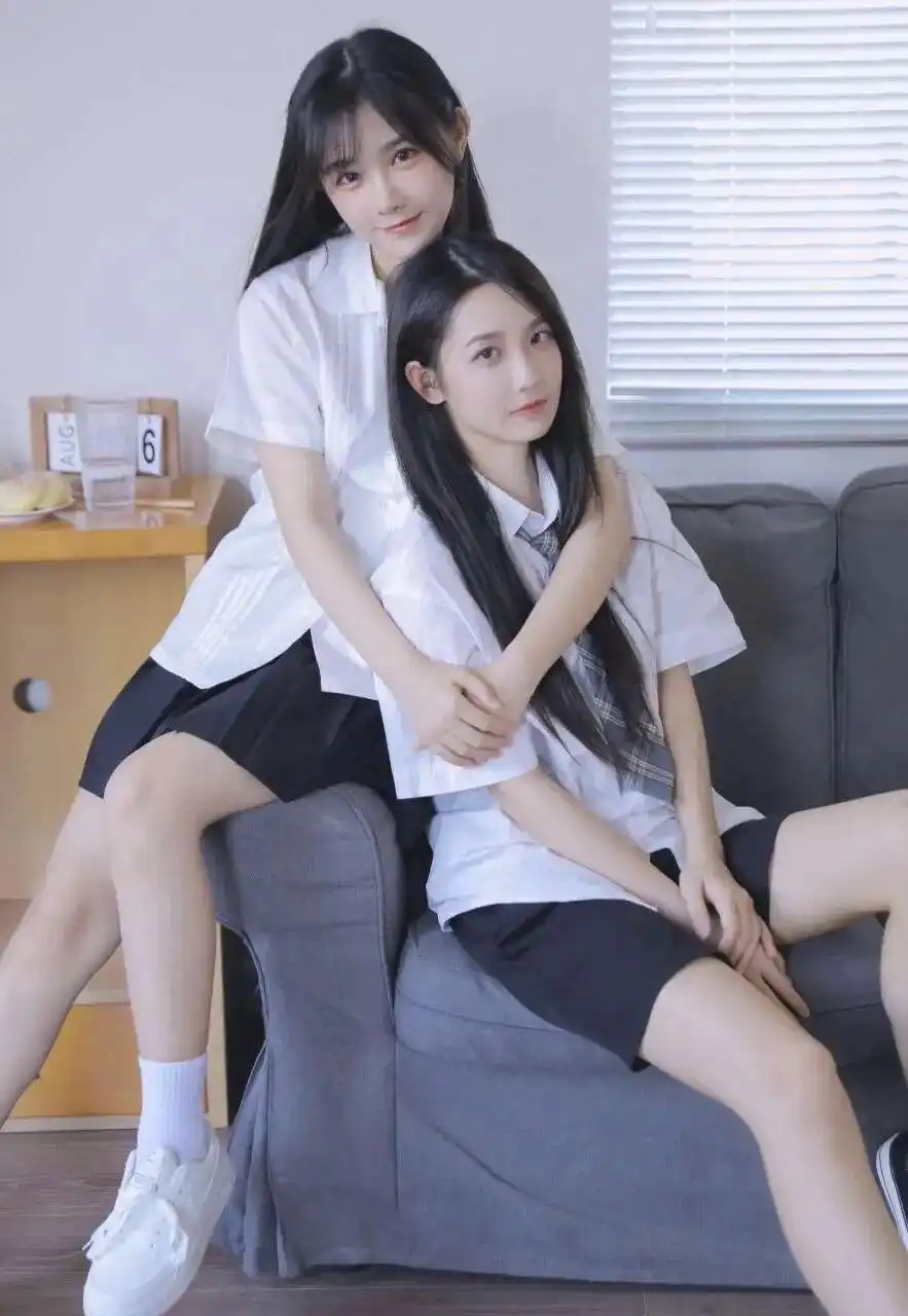 100种姿势摆拍双人_闺蜜拍照互动技巧_拍照和朋友互动姿势