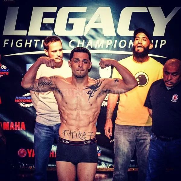 纹身老外 中文纹身故事_外国女明星中文纹身_越南纹身师 鸡汤面纹身
